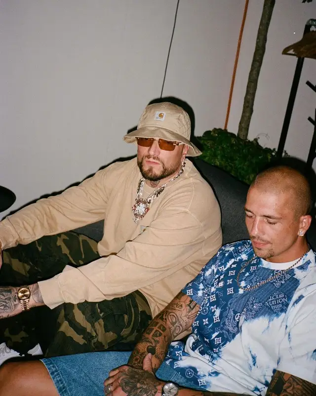 Gue outfit in Cartier and Carhartt, 2023