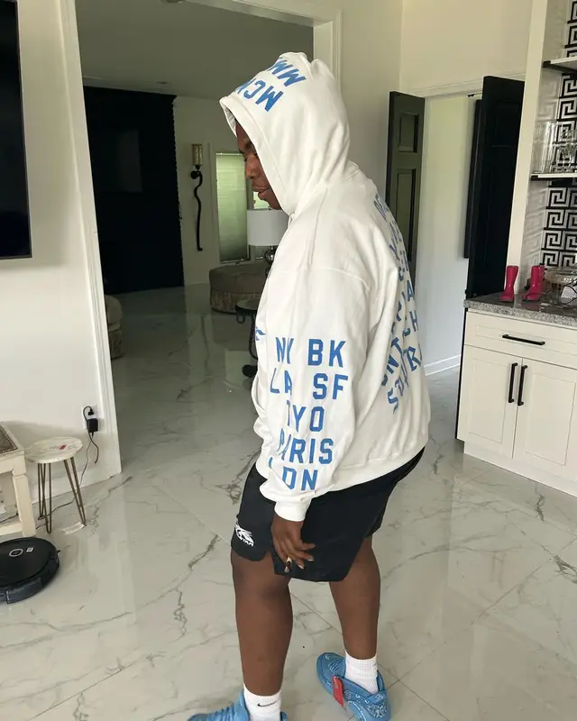 Big 30 outfit in Vintage, Supreme, and Nike, 2023