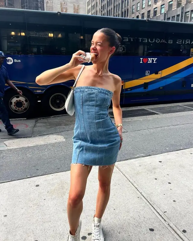 Lea Elui outfit in Converse, Prada, and Forever 21, 2023