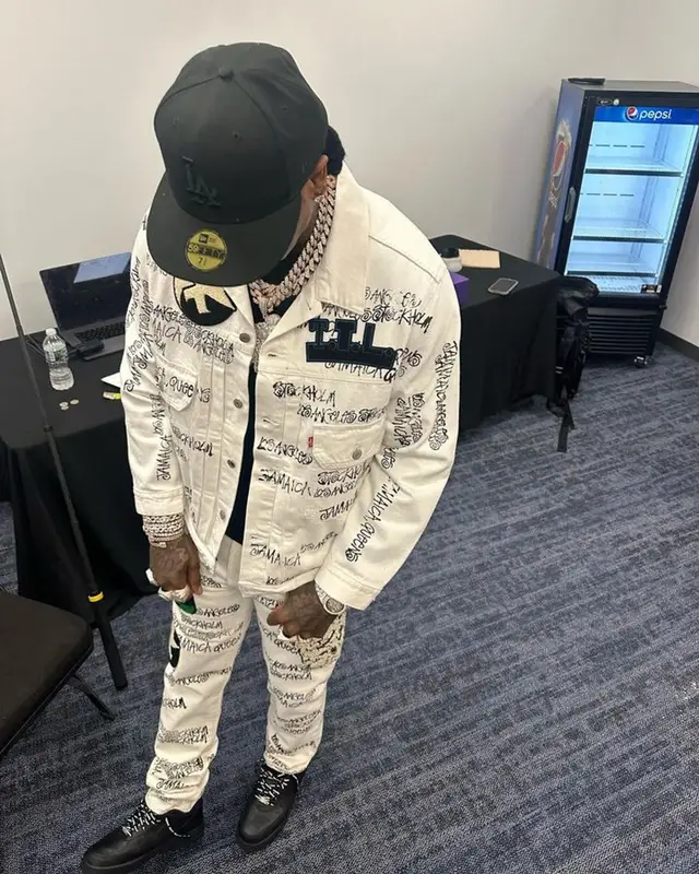 Moneybagg Yo outfit in Stussy, New Era, and Denim Tears, 2023