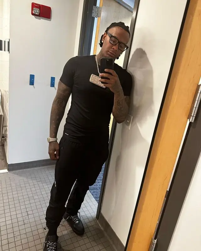 Moneybagg Yo outfit in Calvin Klein, Supreme, and Louis Vuitton, 2023
