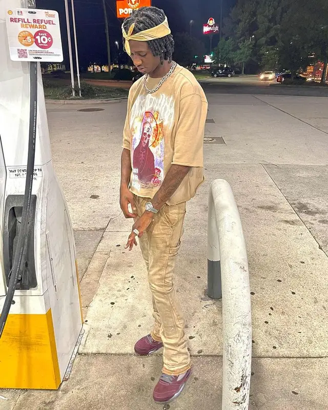 Yung Mal outfit in Breadwinna, Tulones, and Jordan, 2023
