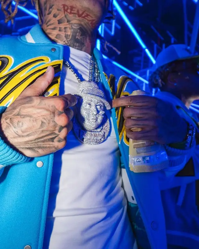 Zola outfit in Off-White, Nike, and Mitchell & Ness, 2023
