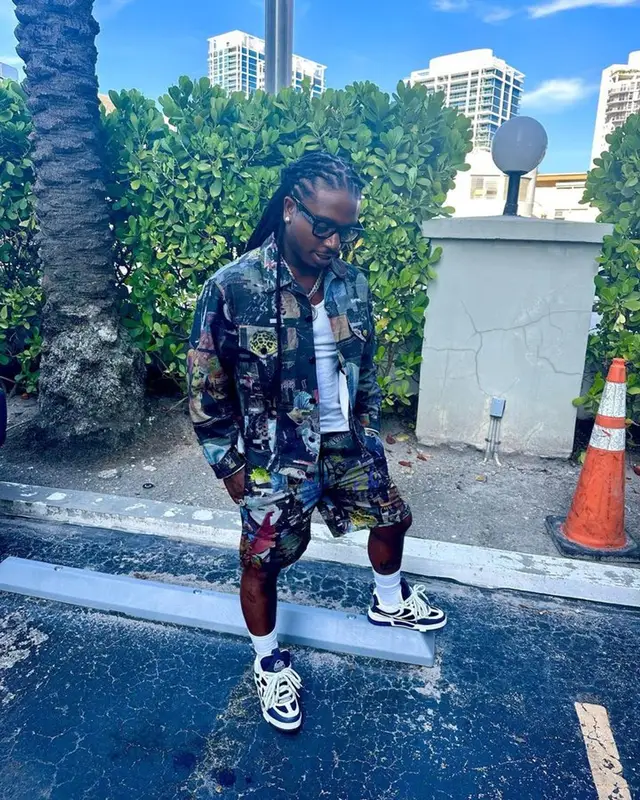 Jacquees outfit in Self Made, Louis Vuitton, and Ray-Ban, 2023