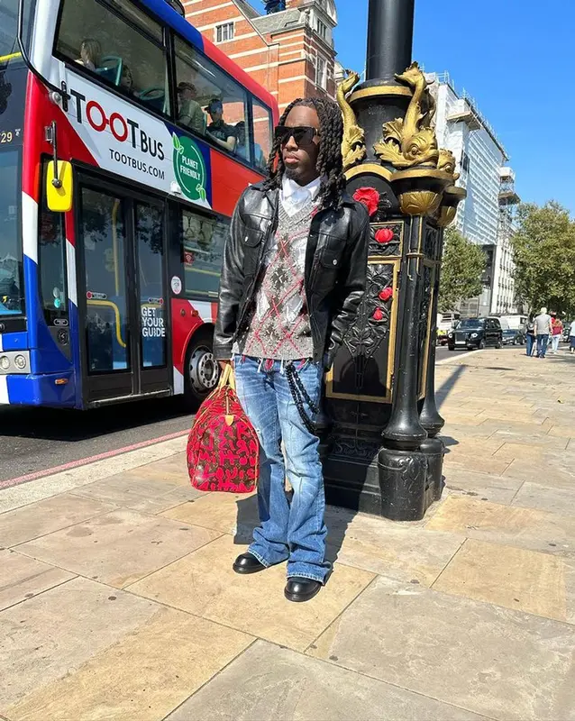 Kai Cenat outfit in Levi’s, Versace, and Junya Watanabe, 2023