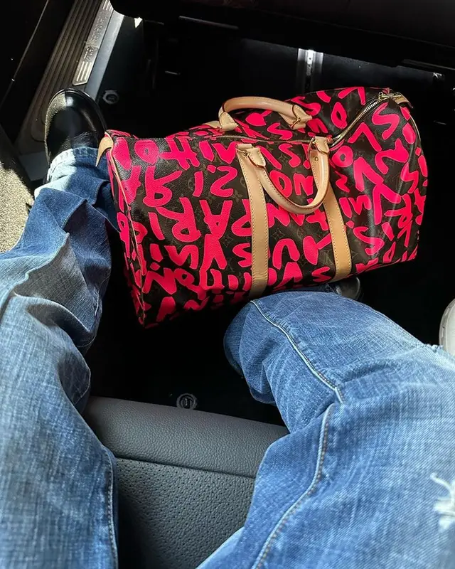 Kai Cenat outfit in Levi’s, Versace, and Junya Watanabe, 2023