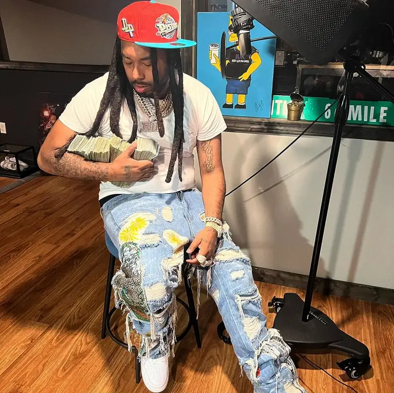 Icewear Vezzo outfit in Who Decides War, Nike, and Mitchell & Ness, 2023
