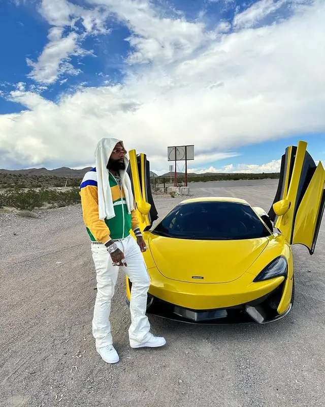 Money Man outfit in Gucci, Nike, and Cartier, 2023