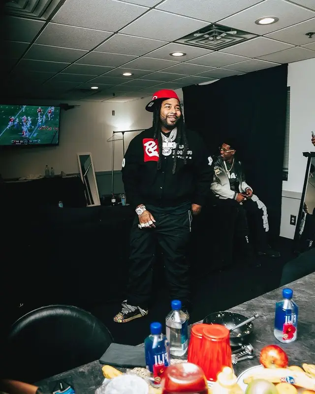 Icewear Vezzo outfit in Supreme, Palm Angels, and New Era, 2023
