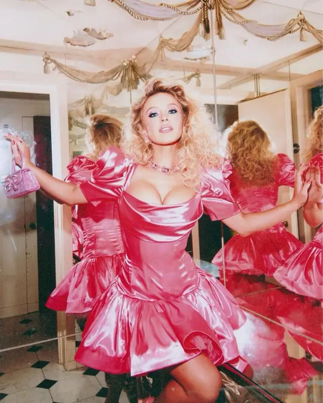 Sydney Sweeney outfit in Self-Portrait, Elizabeth Cole, and Nalebe, 2023