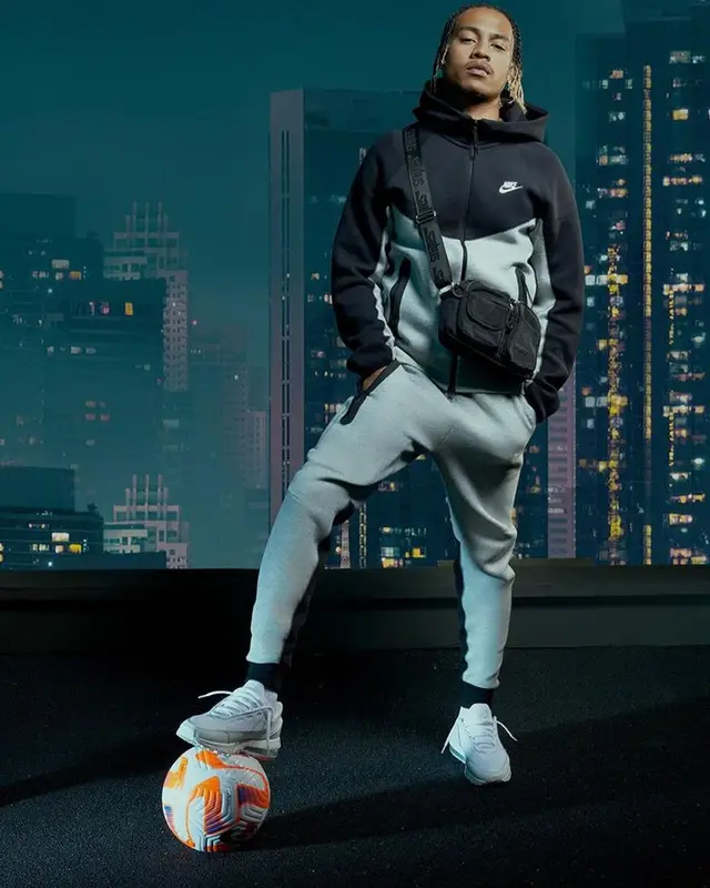 Oboy outfit in Nike, 2023