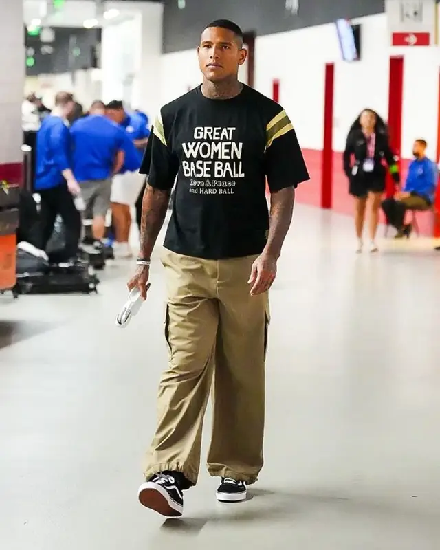 Darren Waller outfit in Kapital, Off-White, and Vans, 2023