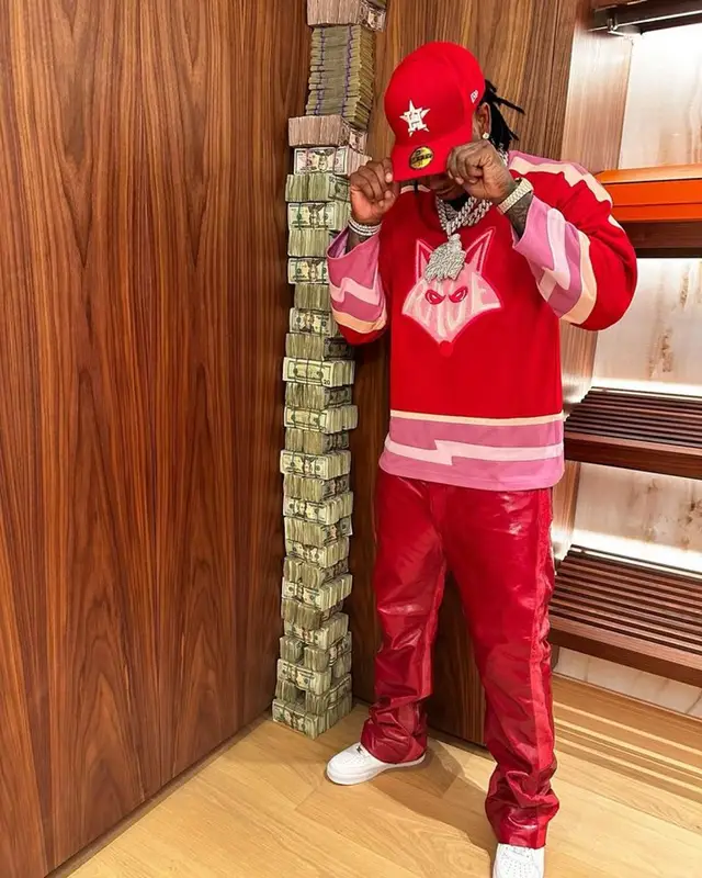 Moneybagg Yo outfit in Gallery Dept., Nike, and New Era, 2023