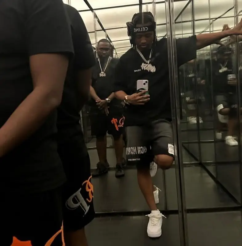 Pressa outfit in Don Honcho, 2023