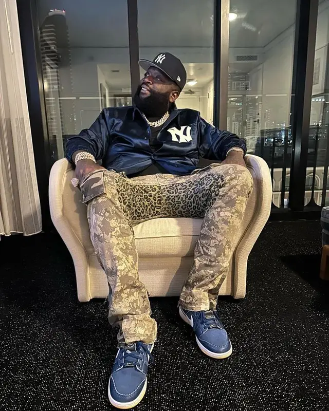 Rick Ross outfit in Vintage, Nike, and New Era, 2023