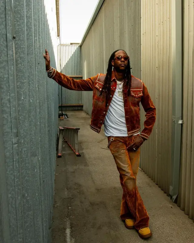 2 Chainz outfit in Cout De La Liberte and Bottega Veneta, 2023