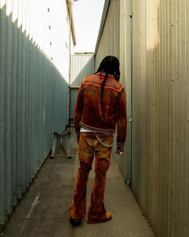 2 Chainz outfit in Cout De La Liberte and Bottega Veneta, 2023