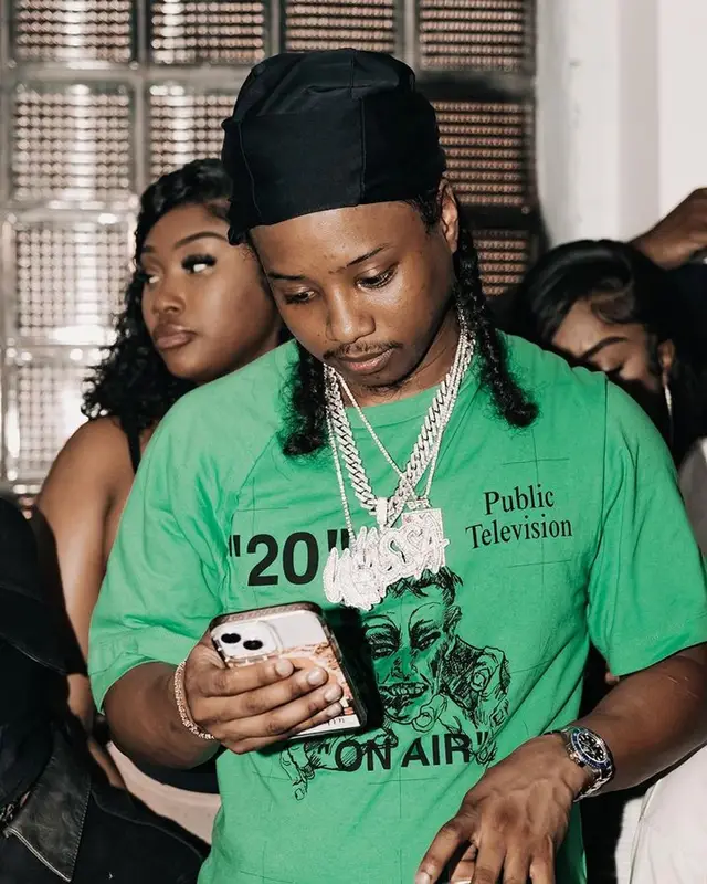 Pressa outfit in Off-White, Dior, and Nike, 2023