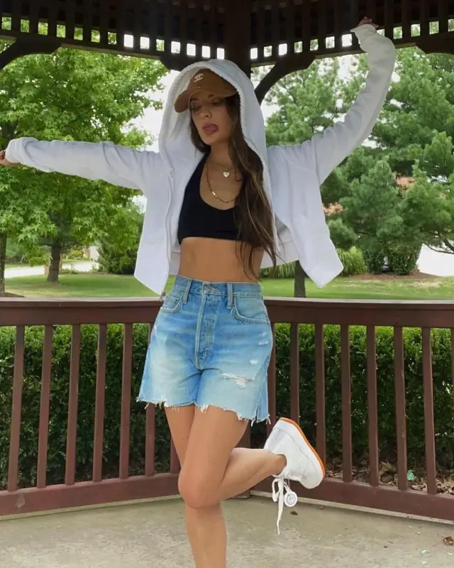 Brooke Hyland outfit in Yums, 2023