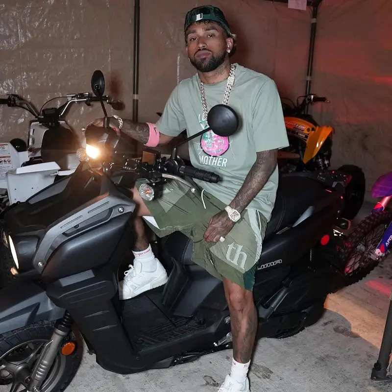 Bryant Mayers outfit in Kith, Supreme, and Hanes, 2023