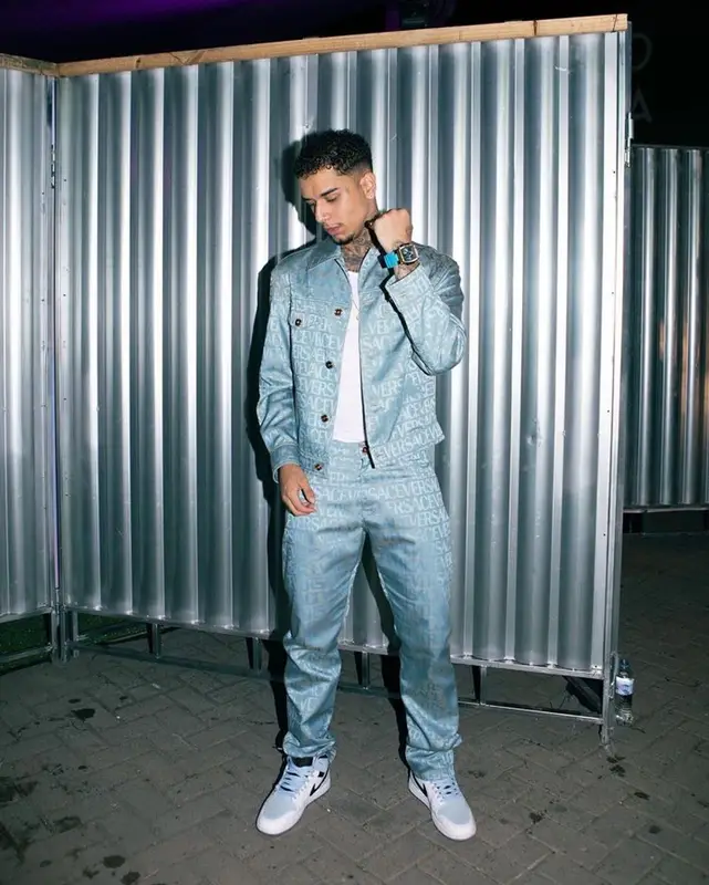Veigh outfit in Versace and Nike, 2023