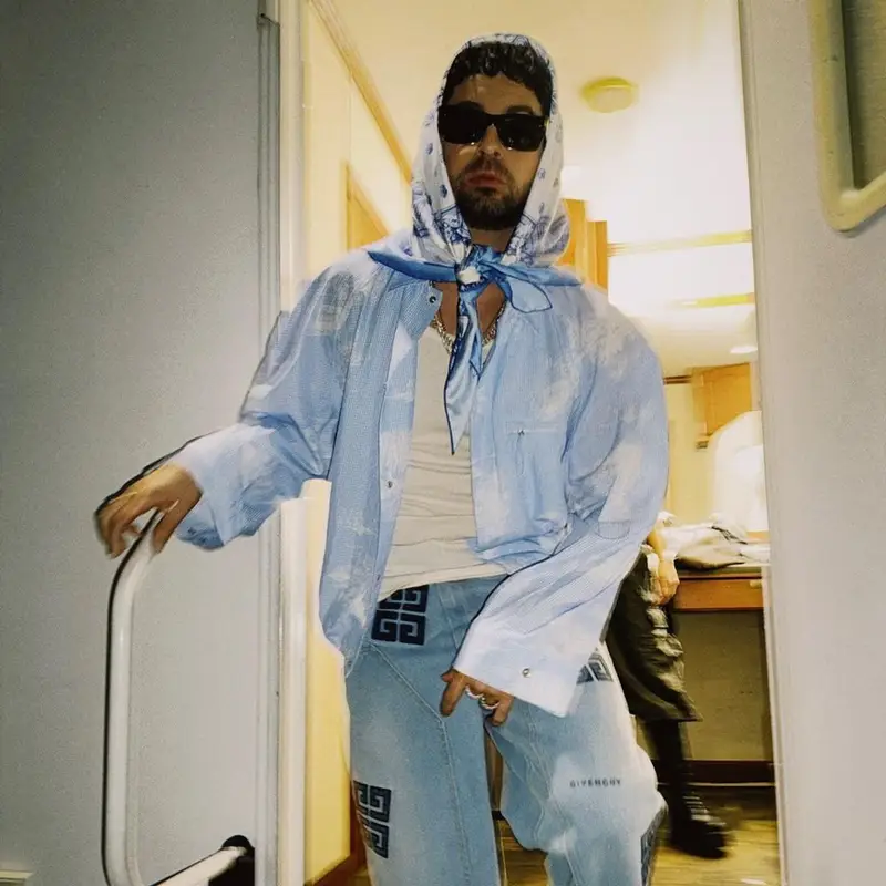 Justin Quiles outfit in Jacquemus, Marni, and Burberry, 2023