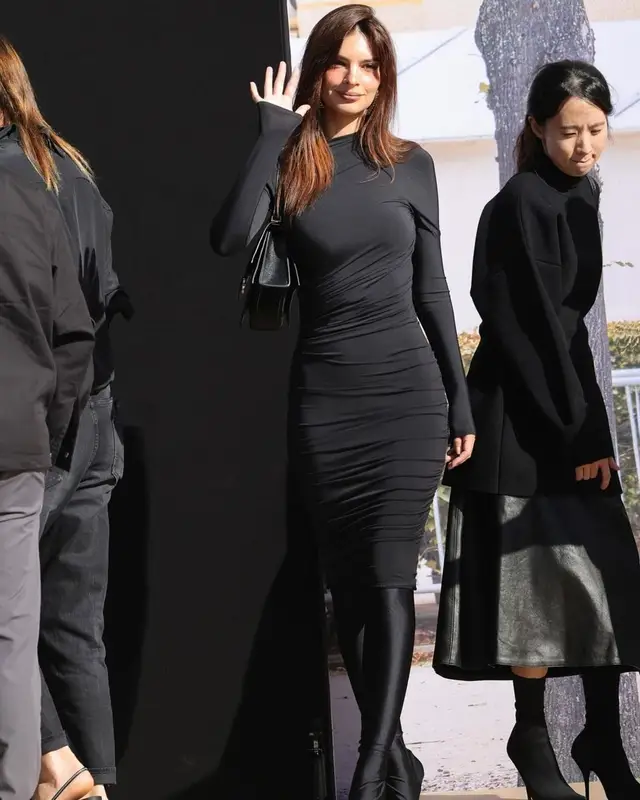 Emily Ratajkowski outfit in Balenciaga, 2023
