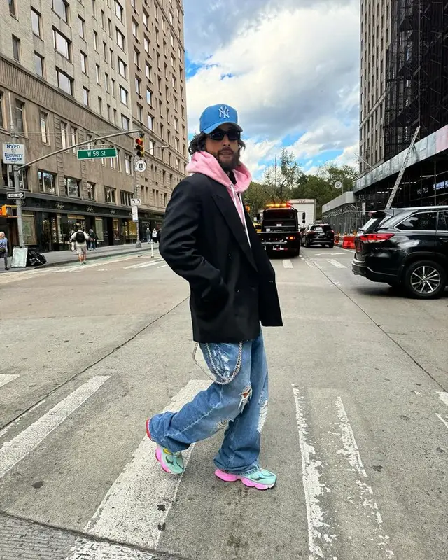 Maluma outfit in Palm Angels, Dior, and New Era, 2023
