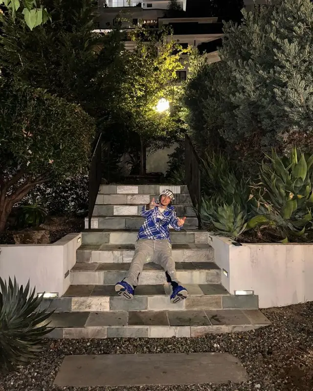 Rondodasosa outfit in Louis Vuitton and Burberry, 2023