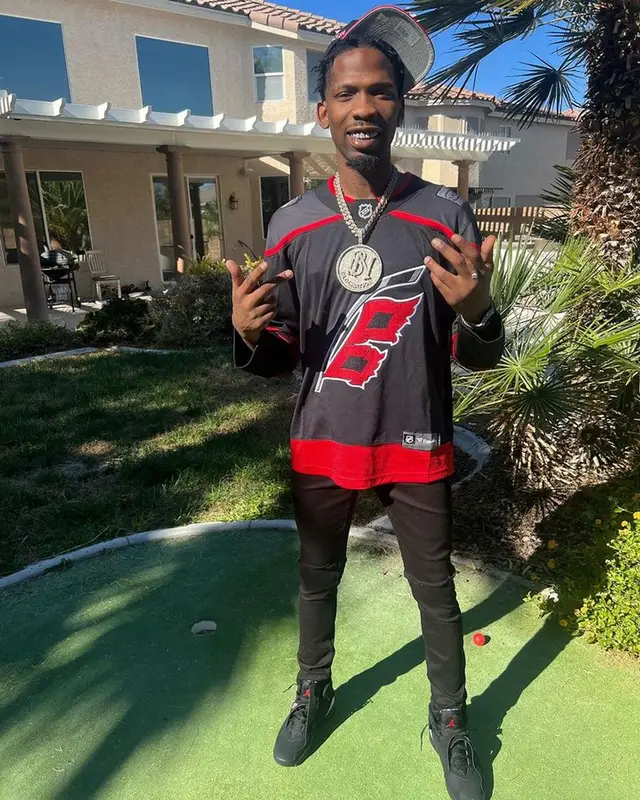 BlocBoy JB outfit in Vintage, 2023