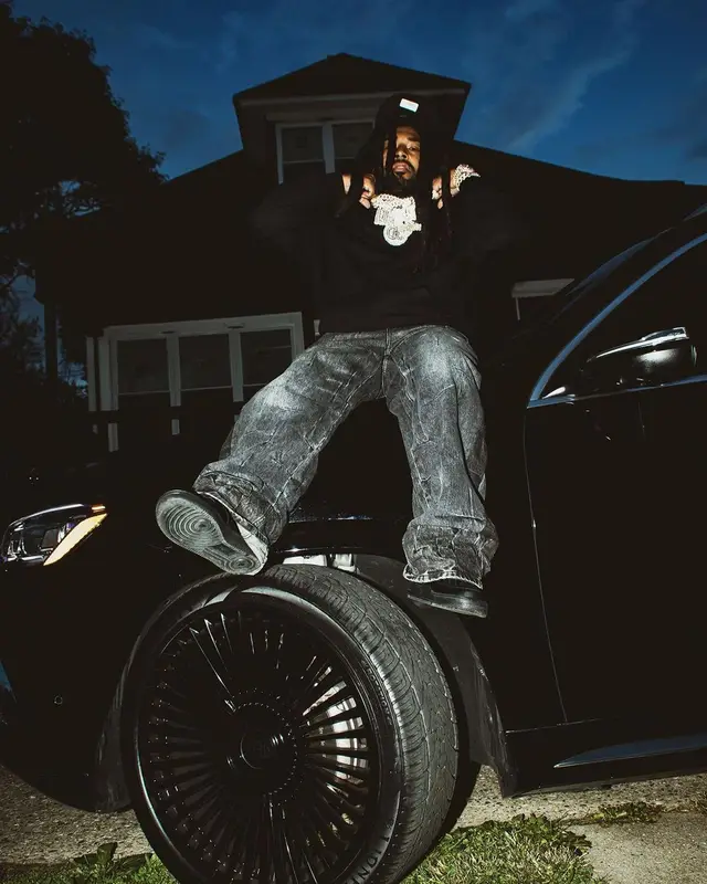 Icewear Vezzo outfit in Who Decides War, Nike, and New Era, 2023