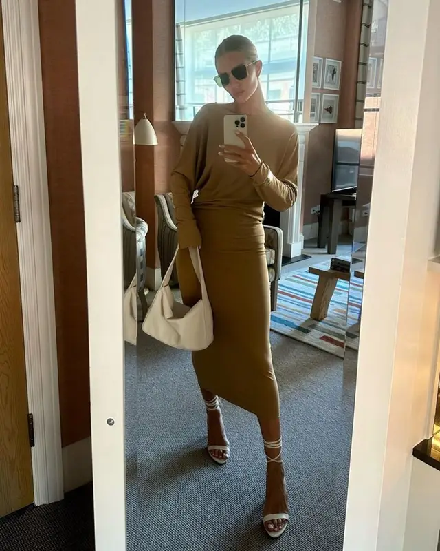 Rosie Huntington-Whiteley outfit in Khaite, Bottega Veneta, and The Row, 2023