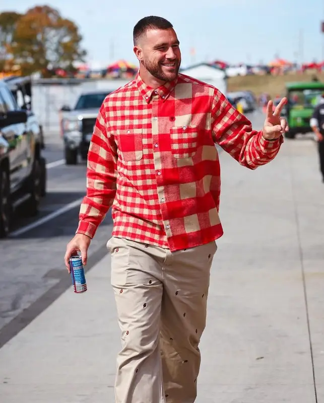 Travis Kelce outfit in Ice Cream and Nike, 2023