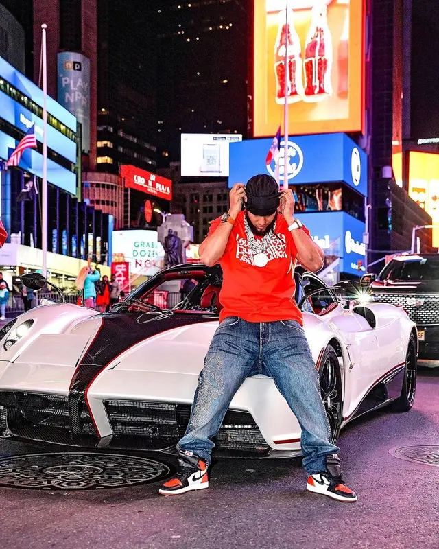 El Alfa El Jefe outfit in Louis Vuitton, Givenchy, and Nike, 2023