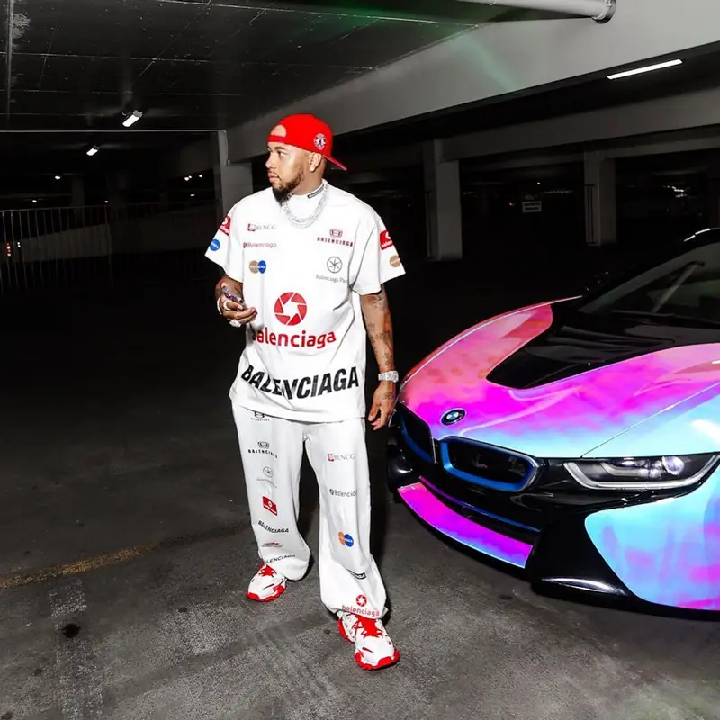 Mazi Vs outfit in Balenciaga and New Era, 2023