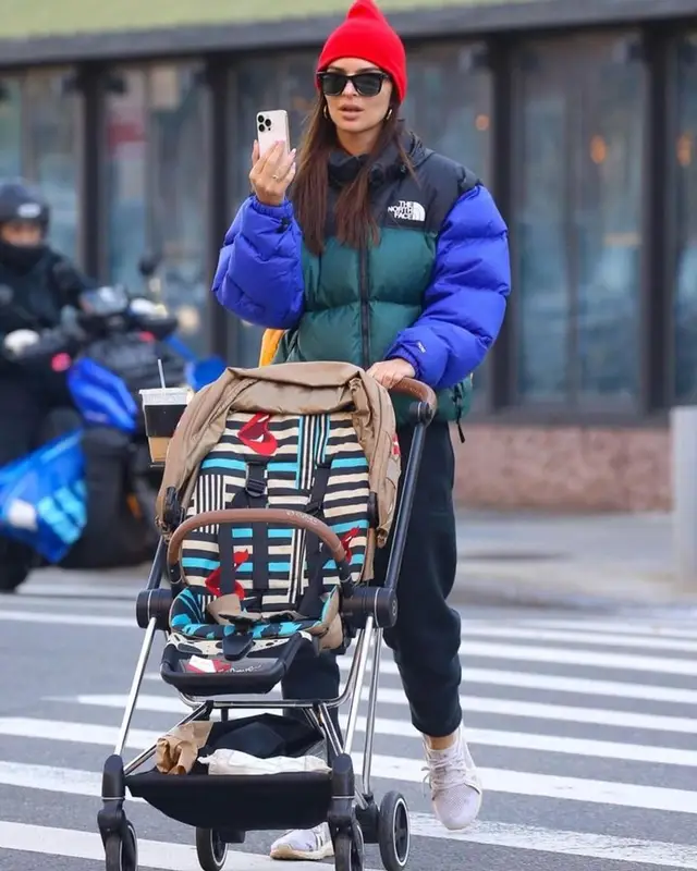 Emily Ratajkowski outfit in The North Face, Adidas, and Ray-Ban, 2023