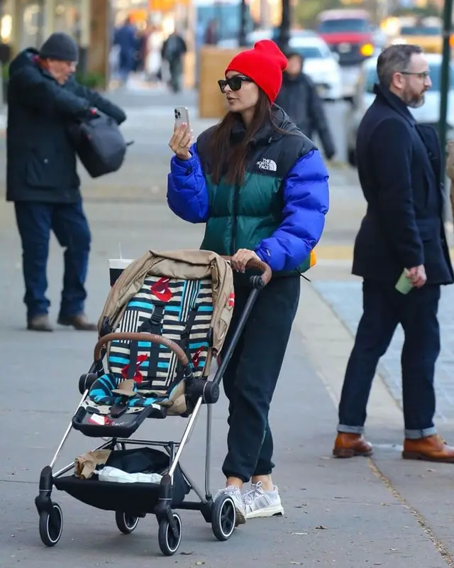 Emily Ratajkowski outfit in The North Face, Adidas, and Ray-Ban, 2023
