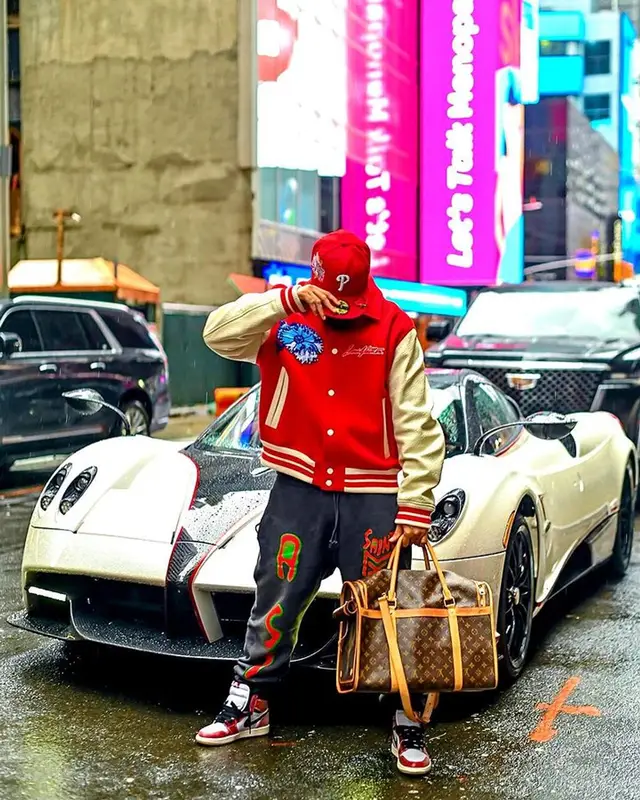El Alfa El Jefe outfit in Louis Vuitton, Nike, and Trophy Room, 2023