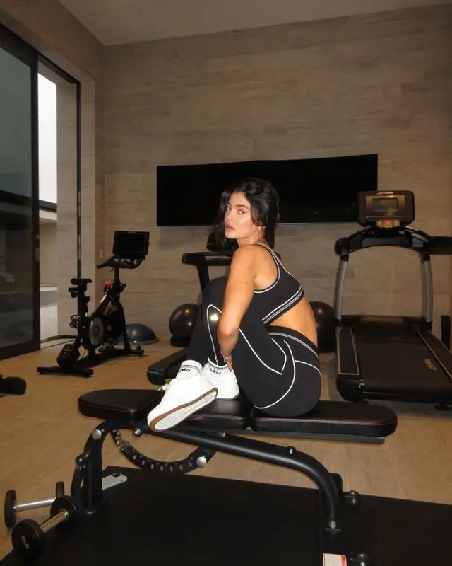Kylie Jenner outfit in Alo Yoga, 2023