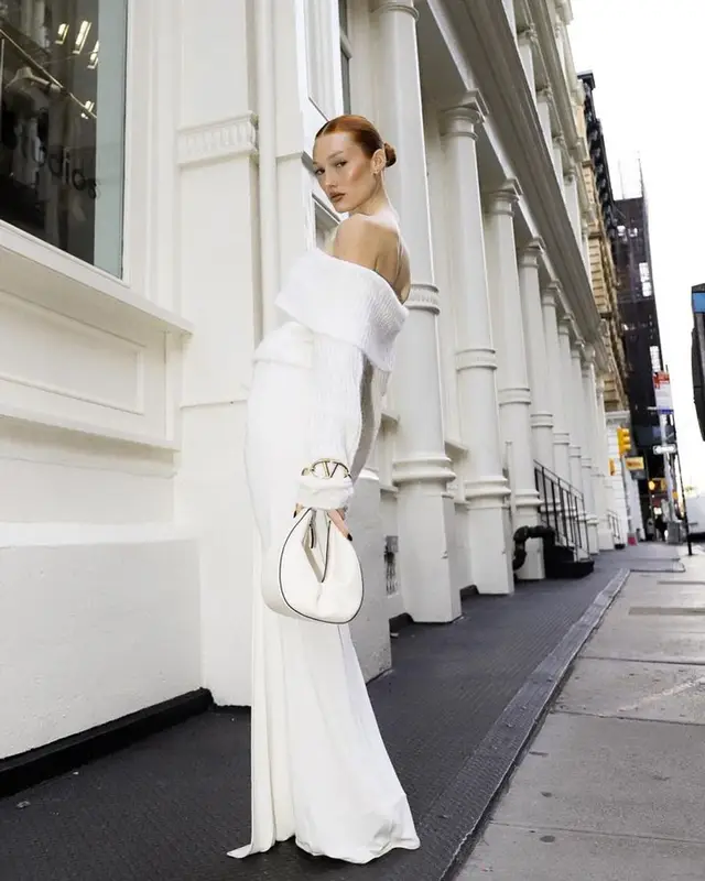 Meredith Duxbury outfit in Reformation, Valentino, and Helsa Studio, 2023