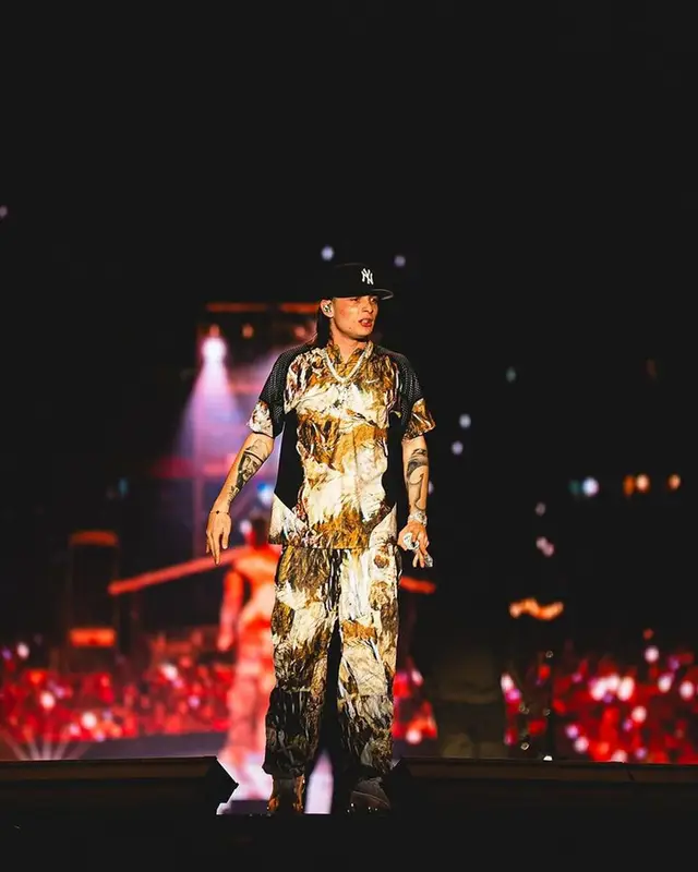 Peso Pluma outfit in Nike, New Era, and Nocta, 2023