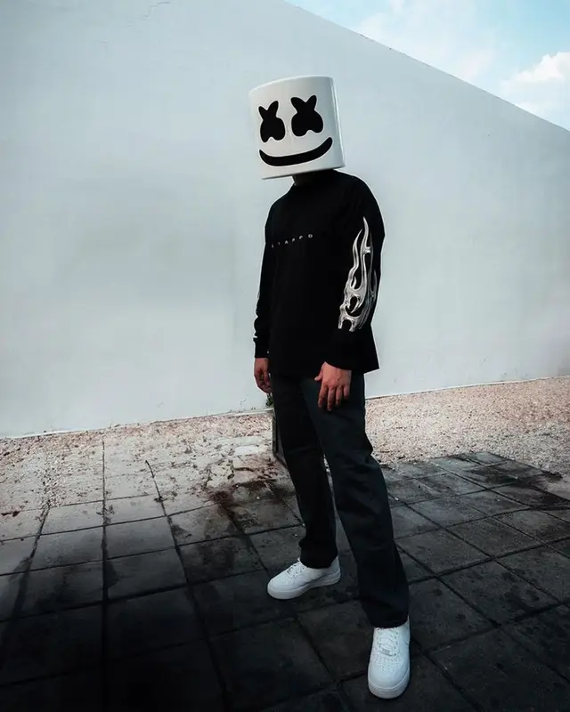 Marshmello outfit in Stampd, Nike, and Marshmello Merch, 2023