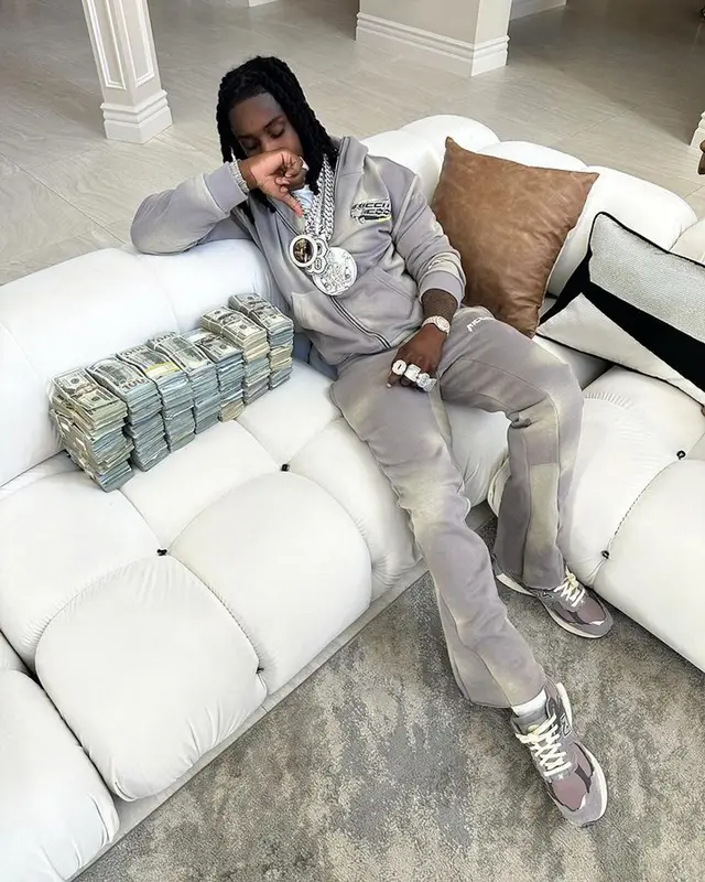 Polo G outfit in Ricchezza Forever and New Balance, 2023