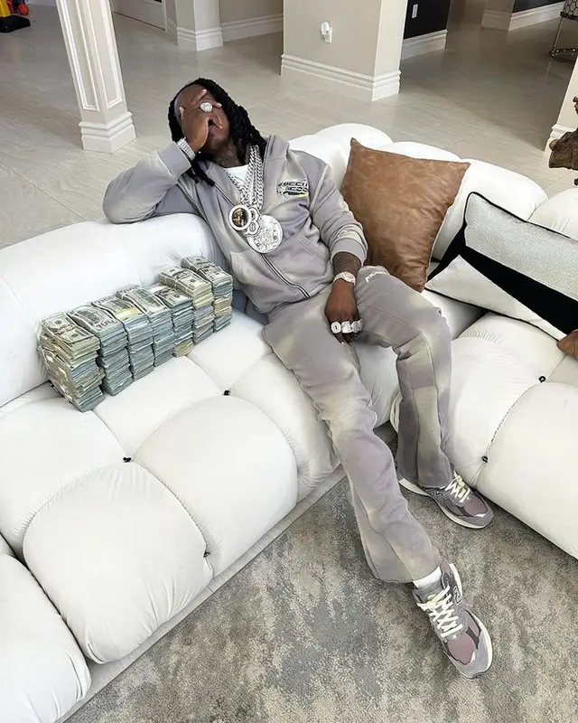 Polo G outfit in Ricchezza Forever and New Balance, 2023