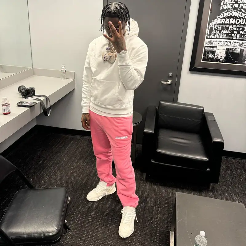 Sleepy Hallow outfit in Jacquemus and Off-White, 2023