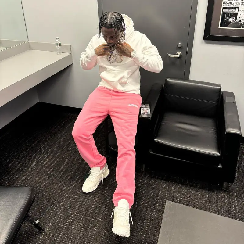 Sleepy Hallow outfit in Jacquemus and Off-White, 2023
