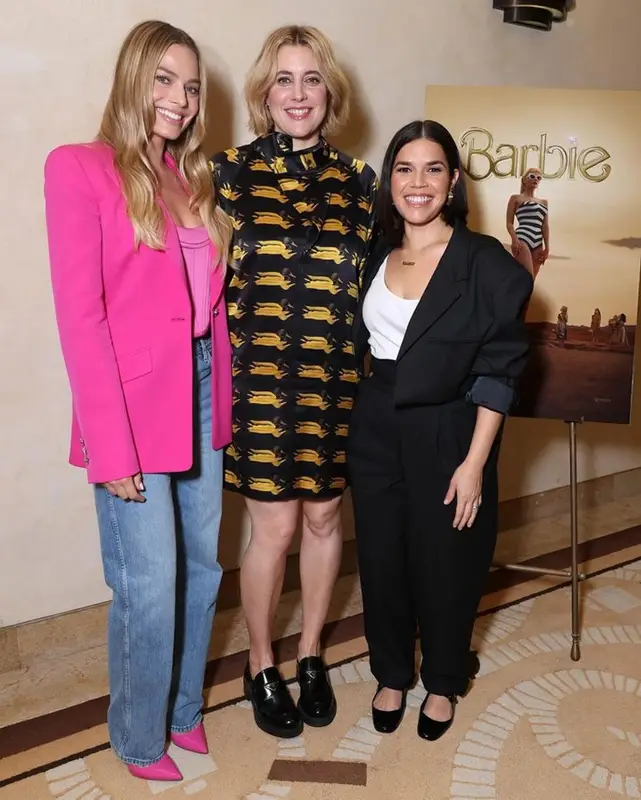 Margot Robbie outfit in Versace and Manolo Blahnik, 2023
