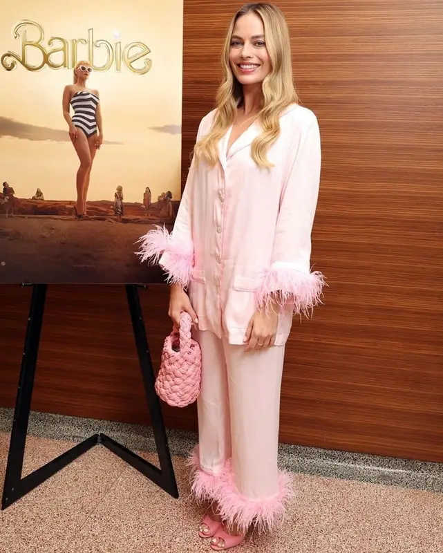Margot Robbie outfit in Sleeper, Bottega Veneta, and Anita Ko, 2023