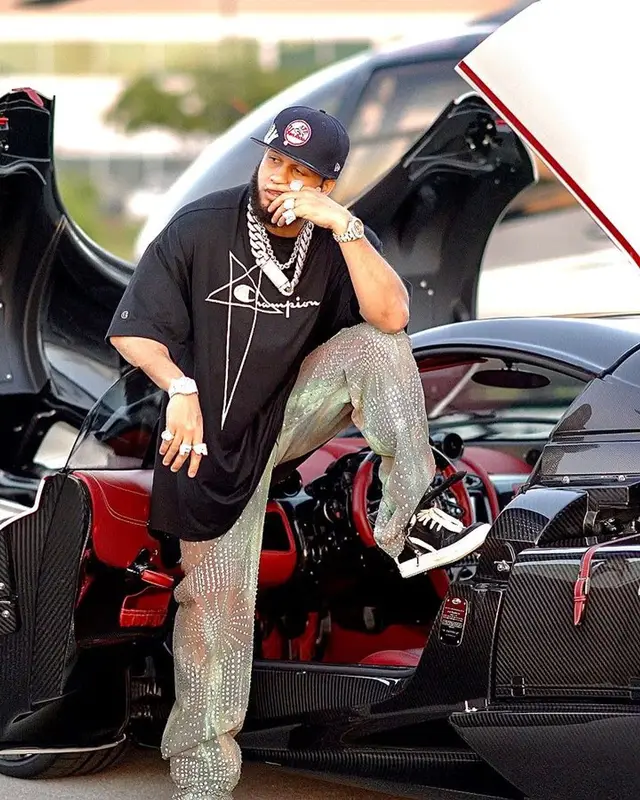 El Alfa El Jefe outfit in Rick Owens, The Attico, and Champion, 2023