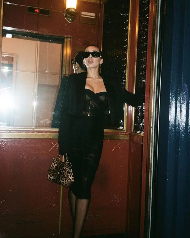 Miley Cyrus outfit in Dolce & Gabbana and Versace, 2023